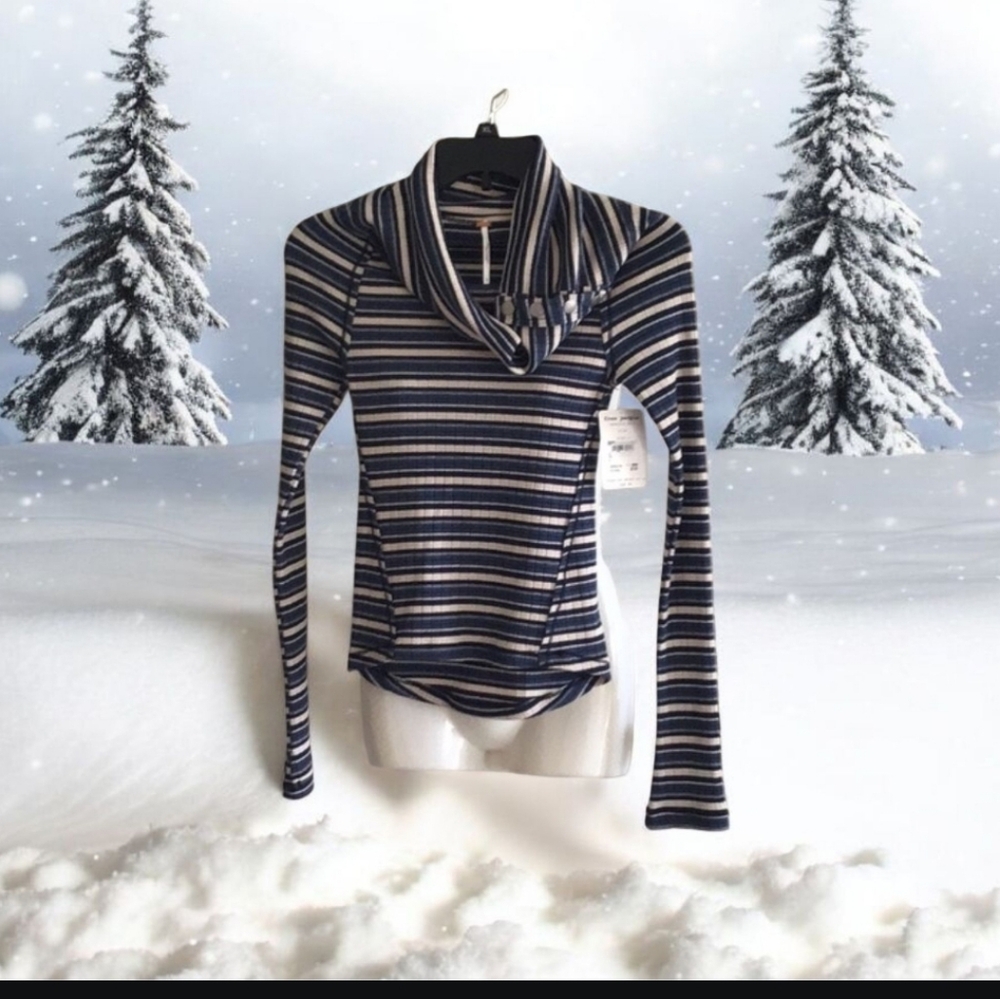 FREE People shirt stretch small NWT cowl neck 💕